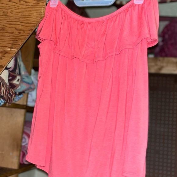 3/13💄Ruffled Off/On Shoulder Flowy Blouse—CORAL - Picture 4 of 9